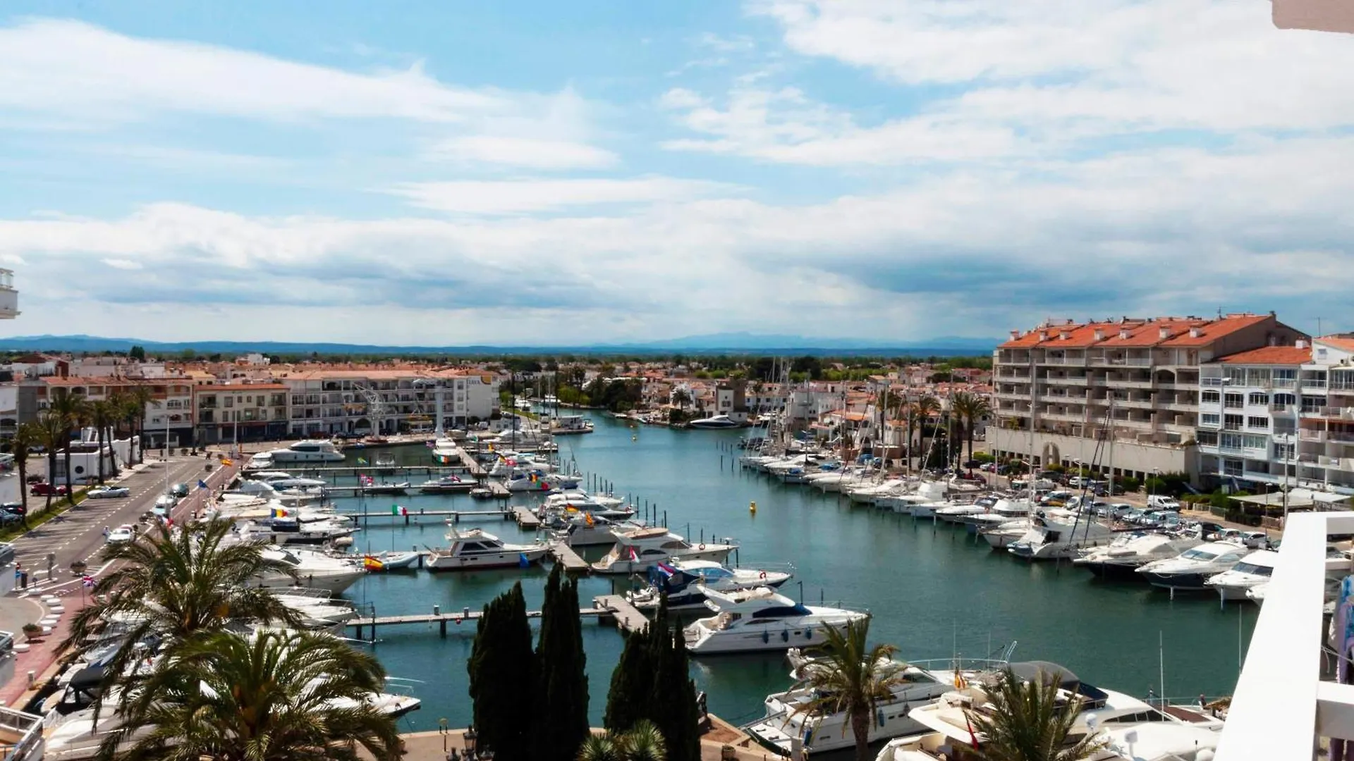 Apartment 1222 Club Nautic Vista Canal - Apivend Immo Empuriabrava Spain
